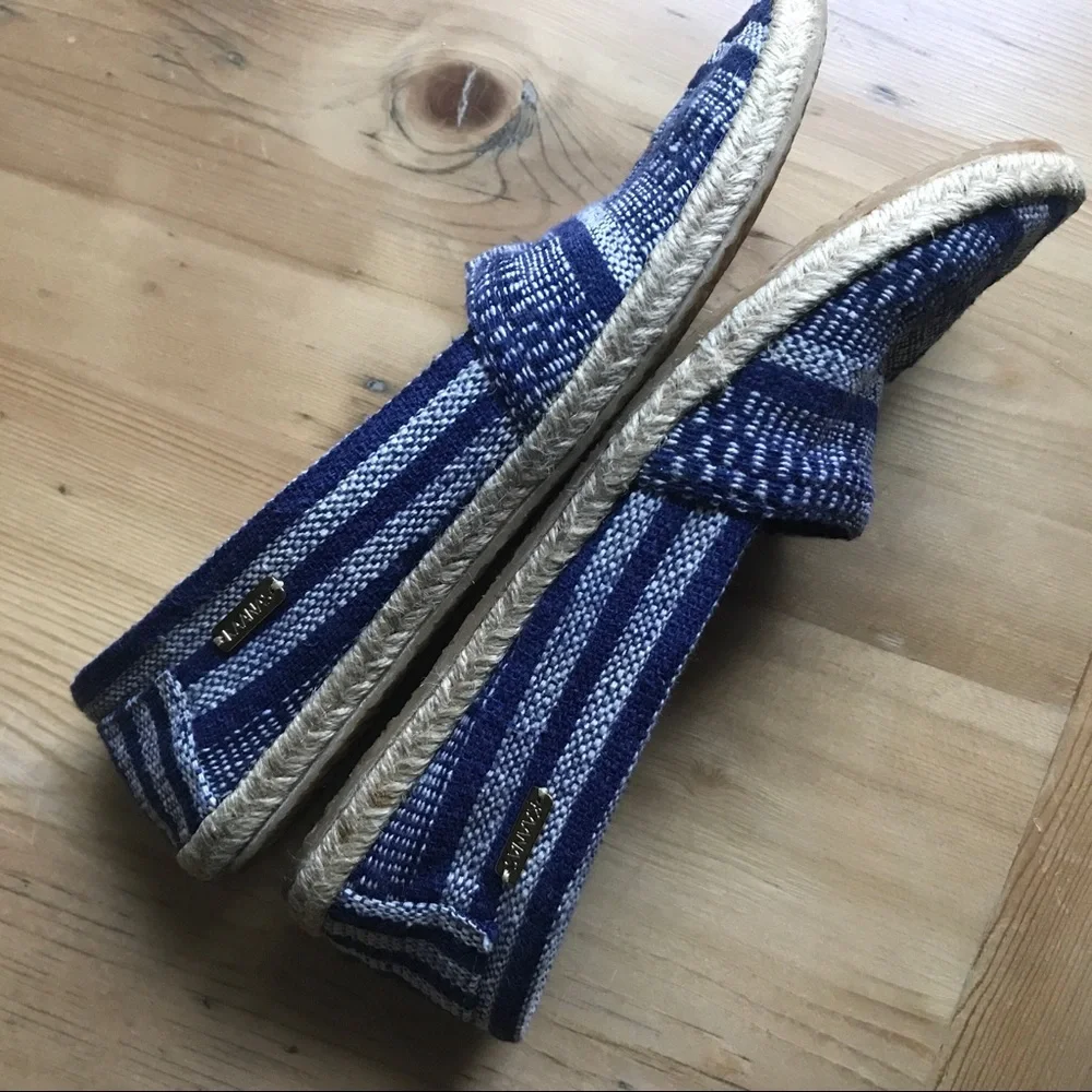Kaanas 37 blue and white textile espadrille